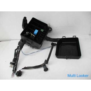 Toyota Voxy ZWR80G R80 Fuse Box EG Room Right