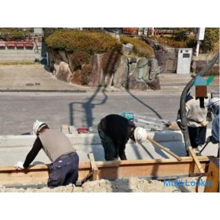 Place concrete in the soil Parking lot, garage, berm around the house, etc.! Please leave the concre
