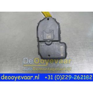 Mercedes E-Class throttle body - Used