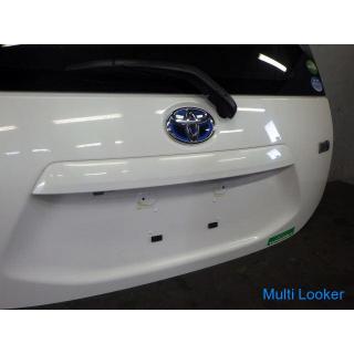 2013 Toyota Aqua NHP10 P1 Genuine back door Rear gate with Spo camera White pearl