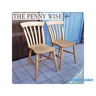 A set of 2 slatted back chairs popular in THE PENNY WISE ♪ The natural texture of solid beech and th