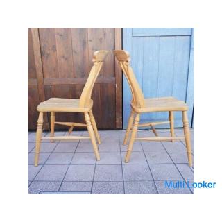 A set of 2 slatted back chairs popular in THE PENNY WISE ♪ The natural texture of solid beech and th