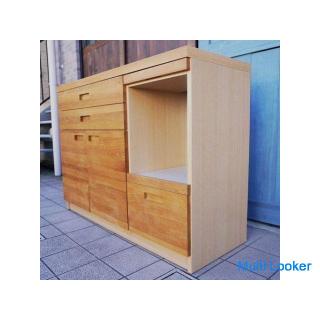 It is a kitchen counter of the HUTTE series from the popular unico! There is also storage capacity, 