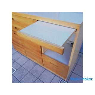 It is a kitchen counter of the HUTTE series from the popular unico! There is also storage capacity, 