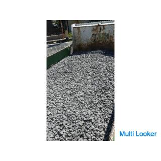 Gravel (recycled concrete, gray crushed stone, brown) in the parking lot delivered quickly with a 4t