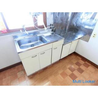 Rent has been reduced! Spacious 2LDK! Parking lot available! 6 minutes by car to the station! Pet co