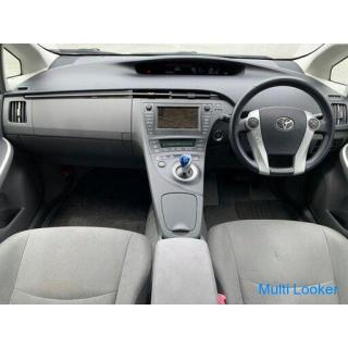 Toyota Prius 1.8 S Genuine HDD navigation Bluetooth hands-free (Pearl). In-house loan No guarantor r