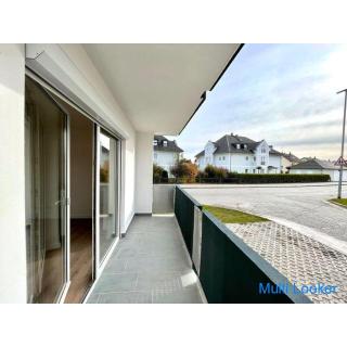 Newly renovated 3-room apartment with balcony and outdoor parking space