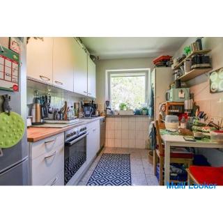 Your new home in Cologne Junkersdorf! Well-maintained 4-room apt. with a large balcony in a desirabl