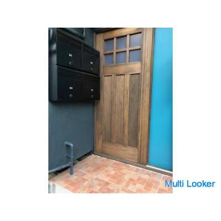 【大崎アパートメント】玄関から品川、渋谷駅まで電車で10分で行ける便利な物件です。